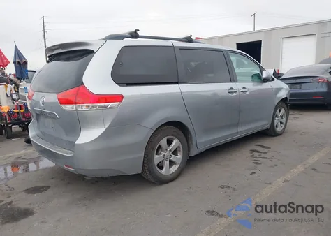 2011 Toyota Sienna Le V6 z USA, uszkodzony, nr VIN 5TDKK3DC1BS081325